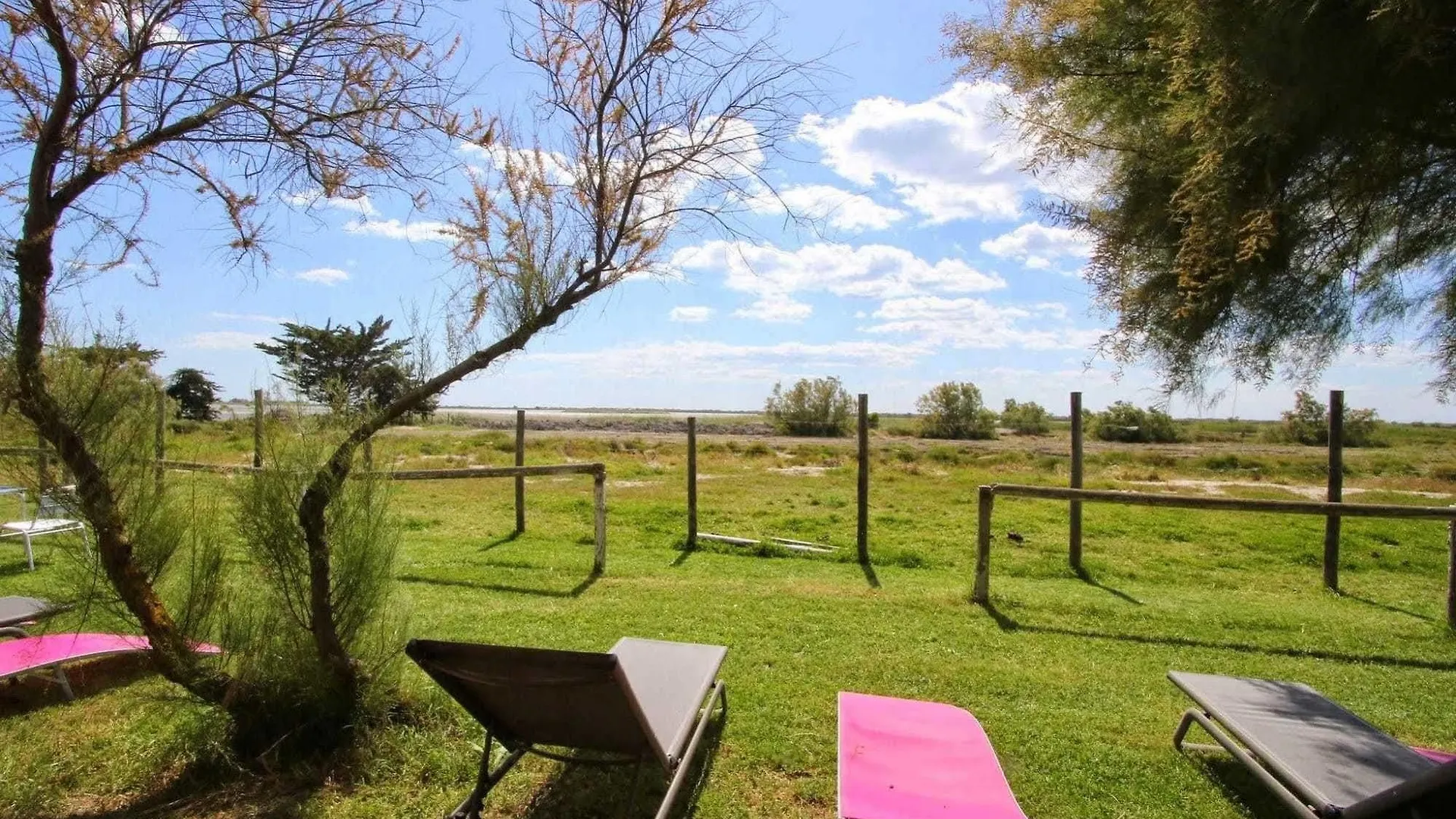 Hotel La Palunette Saintes-Maries-de-la-Mer 3*,